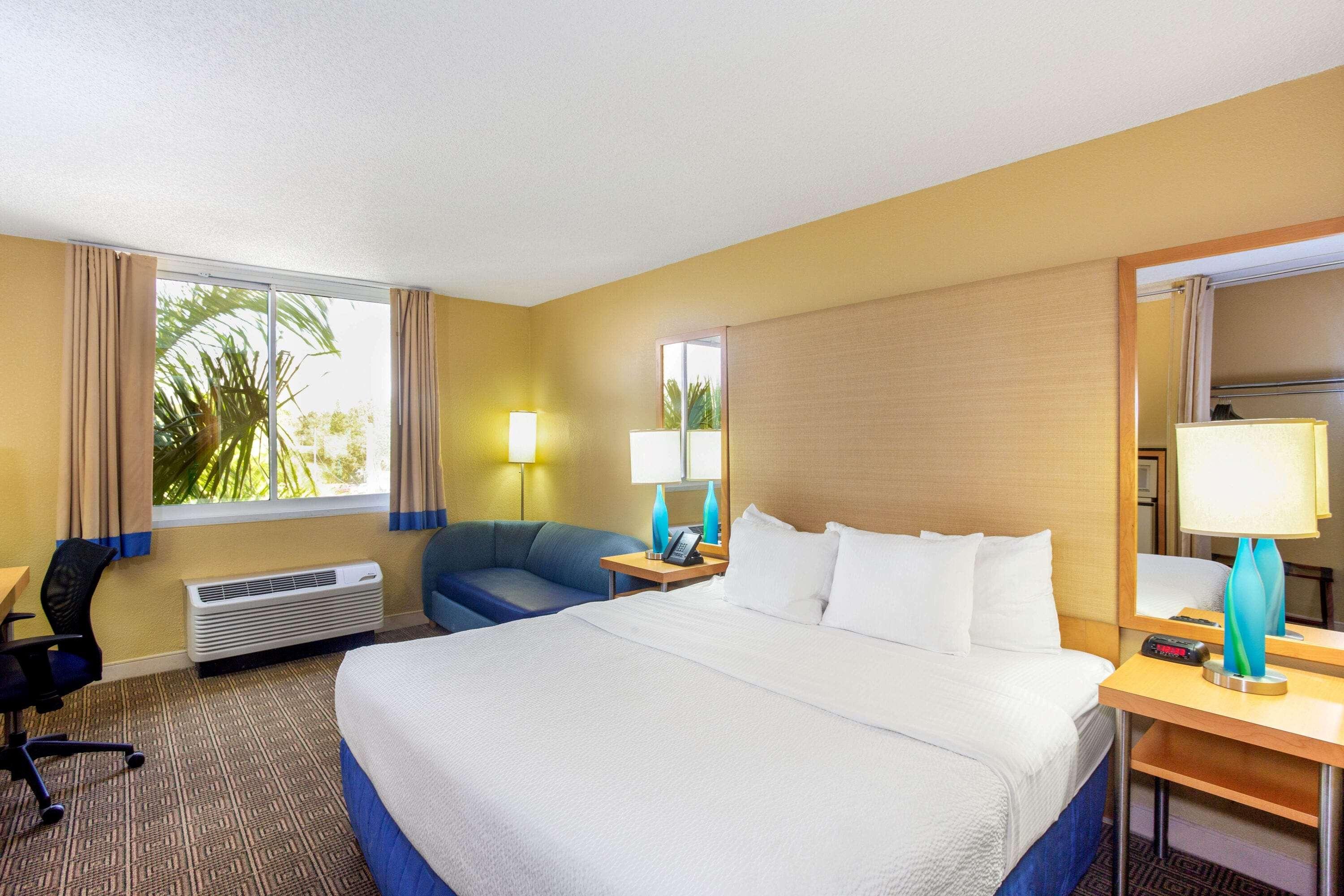 La Quinta By Wyndham Sarasota Downtown Hotel Exterior foto