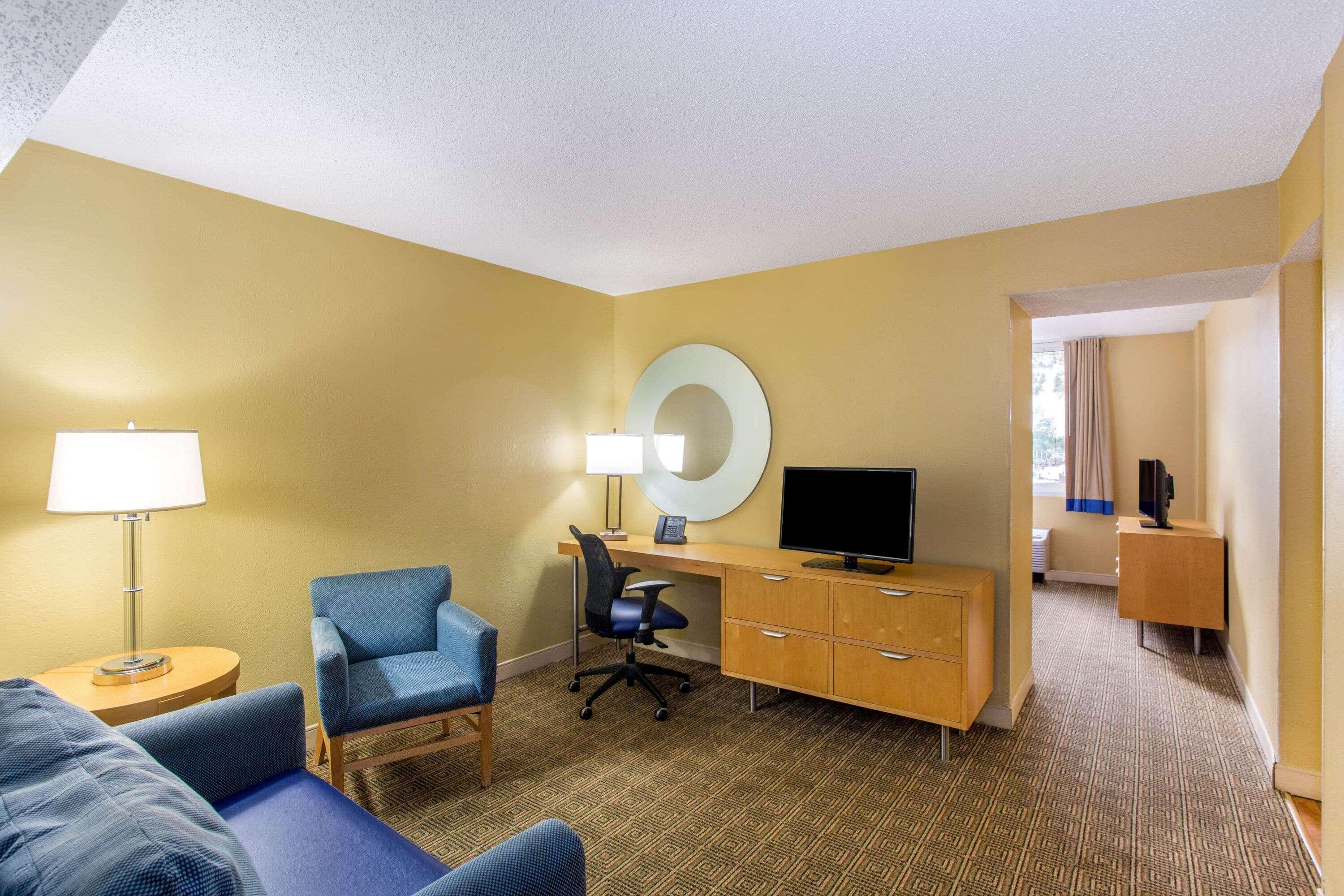 La Quinta By Wyndham Sarasota Downtown Hotel Exterior foto